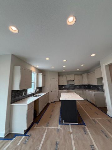 490 Talbots Woods DRIVE, Dousman, WI 53118