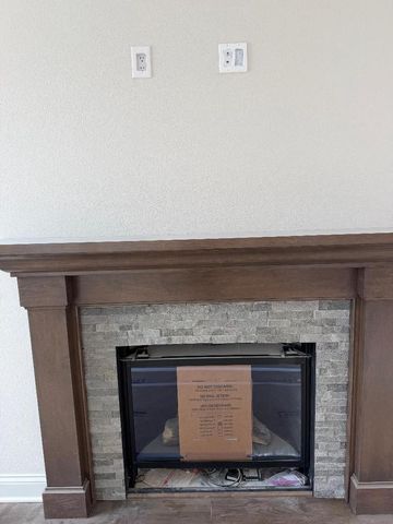 490 Talbots Woods DRIVE, Dousman, WI 53118