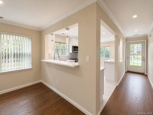 2 Herrels Circle, Melville, NY 11747