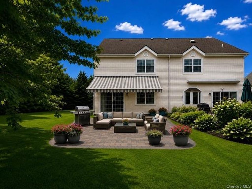 2 Herrels Circle, Melville, NY 11747 — photo 3