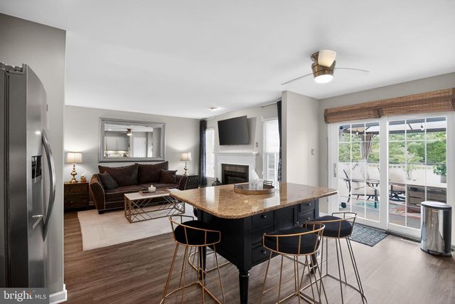 8 HERON POINTE CT, Marlton, NJ 08053