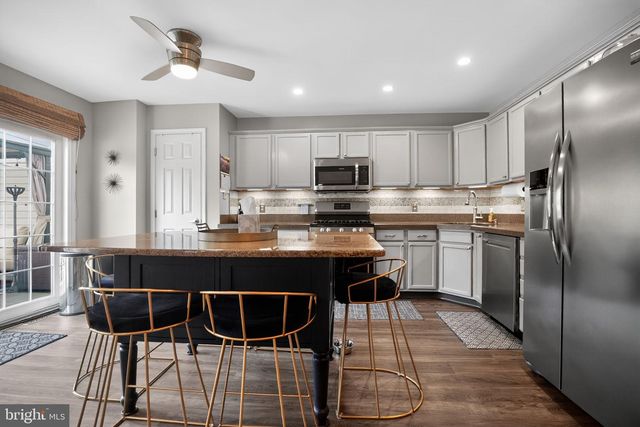 8 HERON POINTE CT, Marlton, NJ 08053