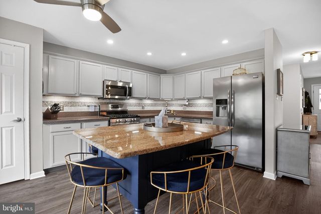 8 HERON POINTE CT, Marlton, NJ 08053