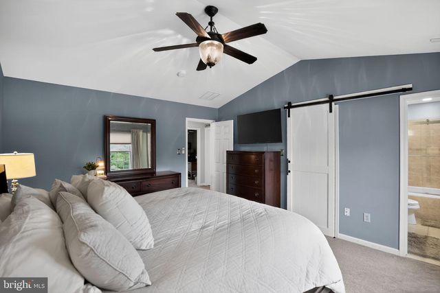 8 HERON POINTE CT, Marlton, NJ 08053