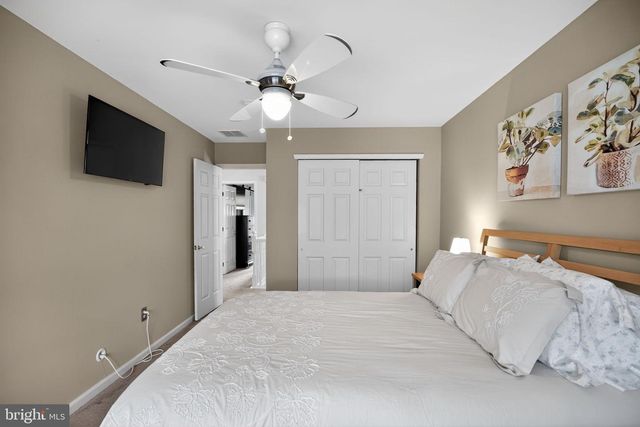 8 HERON POINTE CT, Marlton, NJ 08053