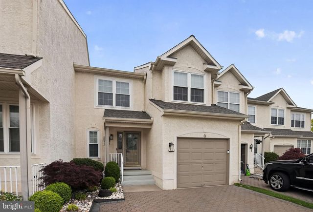 8 HERON POINTE CT, Marlton, NJ 08053
