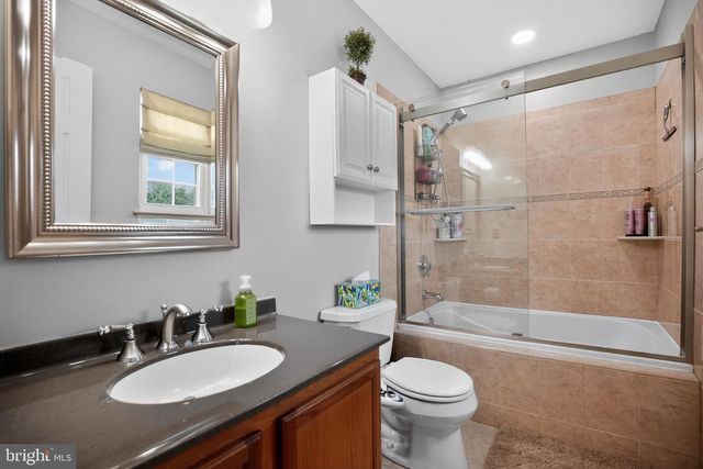 8 HERON POINTE CT, Marlton, NJ 08053