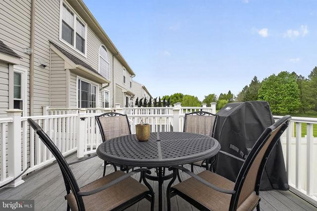 8 HERON POINTE CT, Marlton, NJ 08053