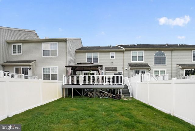 8 HERON POINTE CT, Marlton, NJ 08053