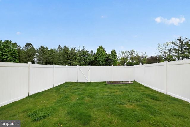 8 HERON POINTE CT, Marlton, NJ 08053