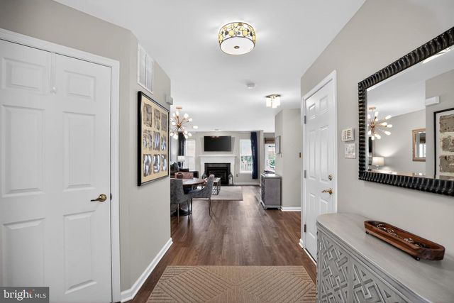 8 HERON POINTE CT, Marlton, NJ 08053