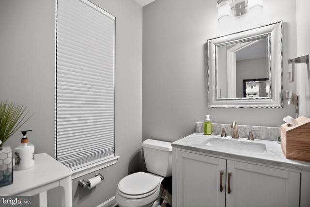 8 HERON POINTE CT, Marlton, NJ 08053