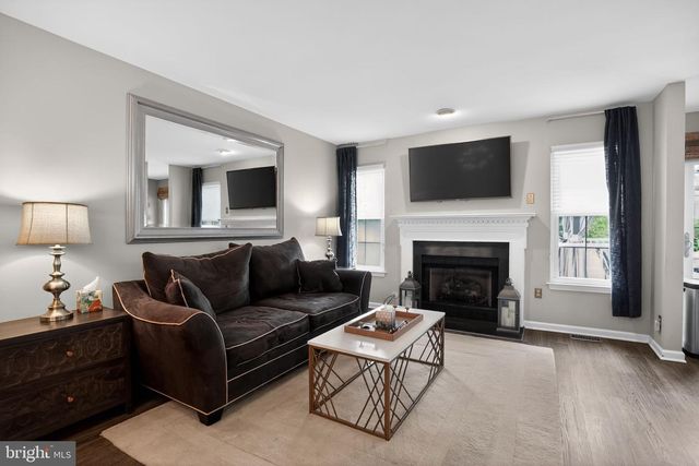 8 HERON POINTE CT, Marlton, NJ 08053