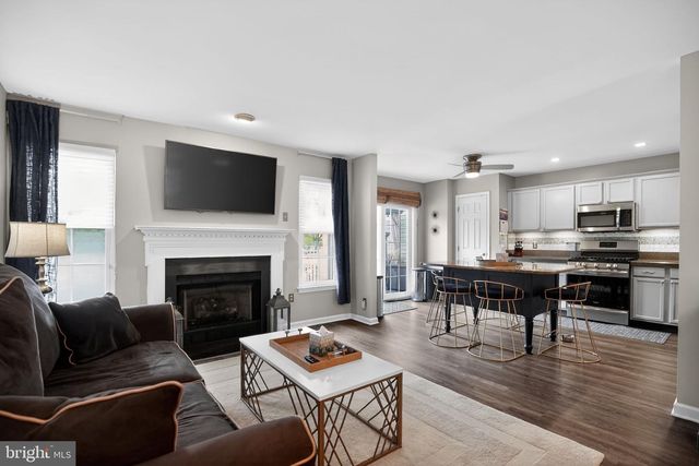 8 HERON POINTE CT, Marlton, NJ 08053