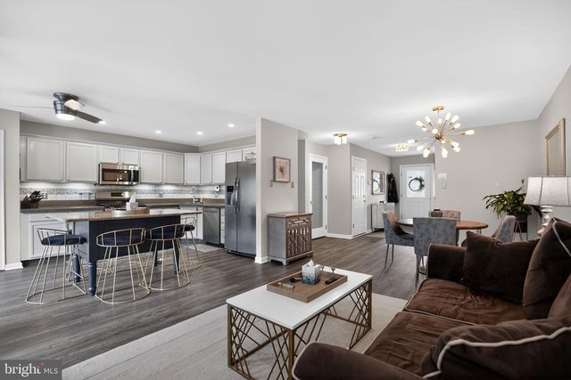 8 HERON POINTE CT, Marlton, NJ 08053