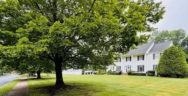 17 Sanford Rd, Mount Olive Twp., NJ 07828