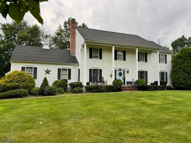 17 Sanford Rd, Mount Olive Twp., NJ 07828
