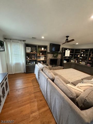 17 Sanford Rd, Mount Olive Twp., NJ 07828