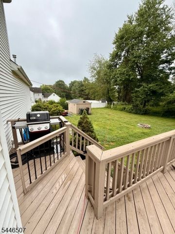 17 Sanford Rd, Mount Olive Twp., NJ 07828