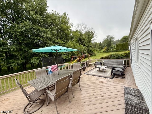 17 Sanford Rd, Mount Olive Twp., NJ 07828