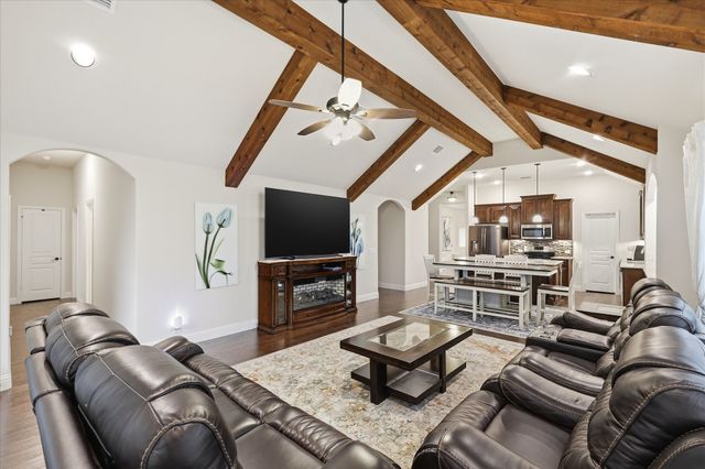 313 Bluebell Drive, Glenn Heights, TX 75154