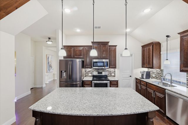 313 Bluebell Drive, Glenn Heights, TX 75154