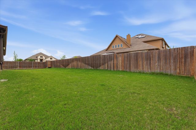 313 Bluebell Drive, Glenn Heights, TX 75154