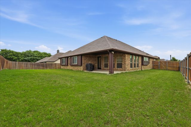 313 Bluebell Drive, Glenn Heights, TX 75154