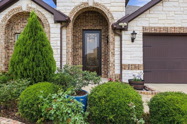 313 Bluebell Drive, Glenn Heights, TX 75154