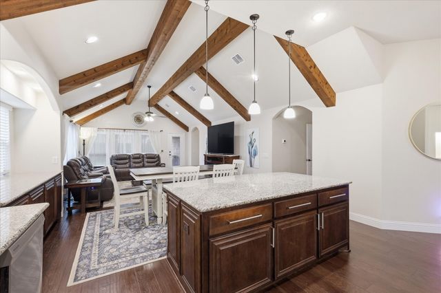 313 Bluebell Drive, Glenn Heights, TX 75154