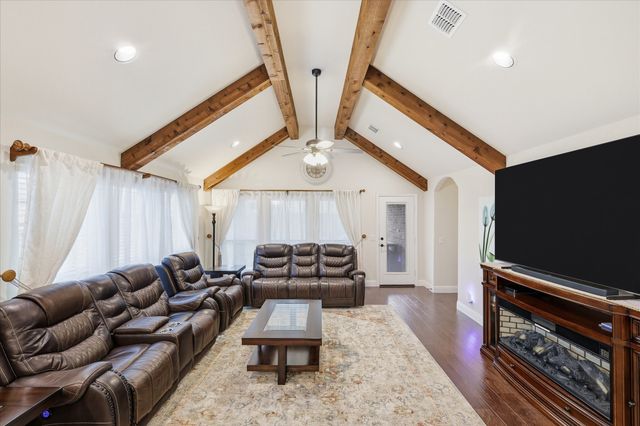 313 Bluebell Drive, Glenn Heights, TX 75154