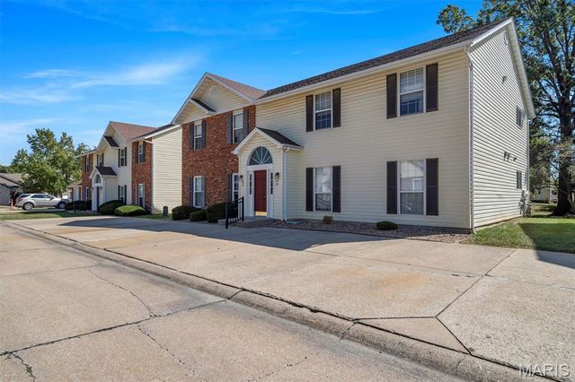 420 Cambridge Place 2, St Peters, MO 63376