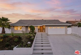 880 Teakwood Road, Los Angeles, CA 90049