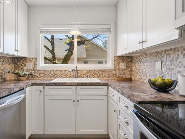 8800 Sw CORAL St, Portland, OR 97223