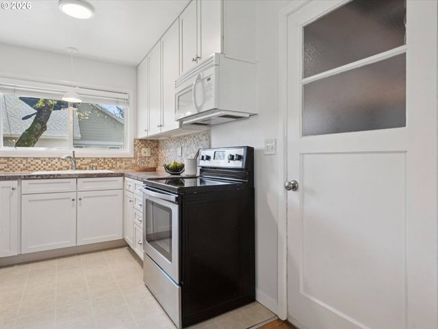 8800 Sw CORAL St, Portland, OR 97223