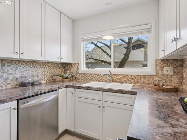 8800 Sw CORAL St, Portland, OR 97223