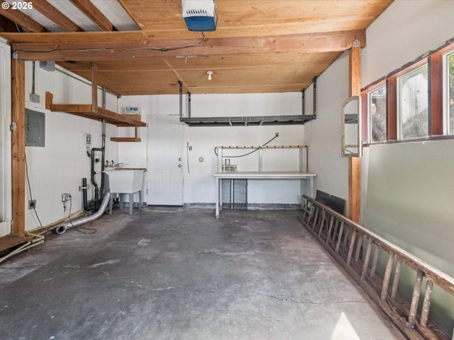 8800 Sw CORAL St, Portland, OR 97223