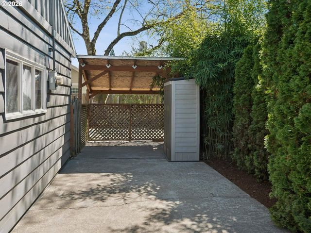 8800 Sw CORAL St, Portland, OR 97223