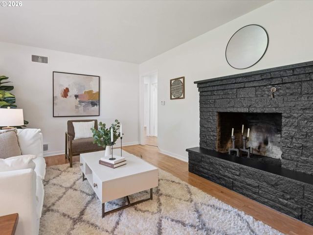 8800 Sw CORAL St, Portland, OR 97223