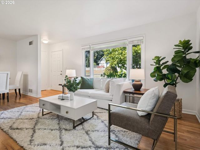 8800 Sw CORAL St, Portland, OR 97223