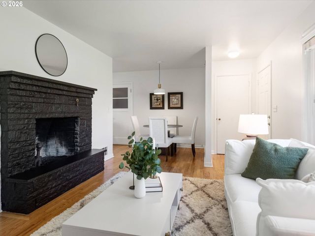 8800 Sw CORAL St, Portland, OR 97223