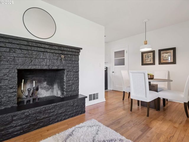 8800 Sw CORAL St, Portland, OR 97223