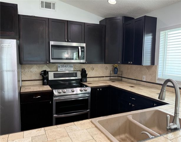 3091 Lighthouse Pl, Margate, FL 33063