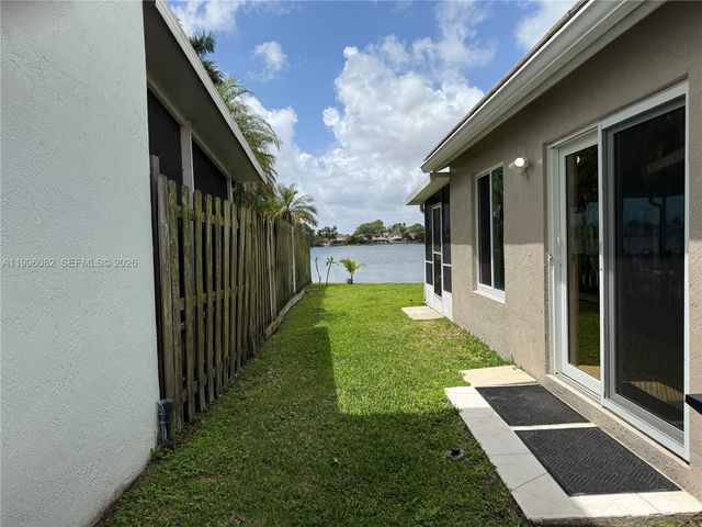 3091 Lighthouse Pl, Margate, FL 33063