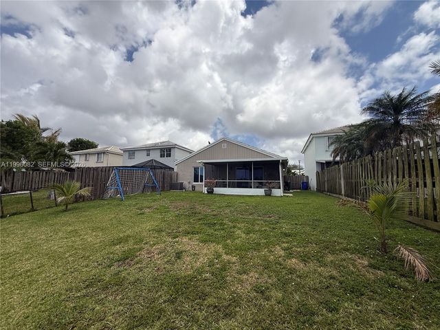 3091 Lighthouse Pl, Margate, FL 33063