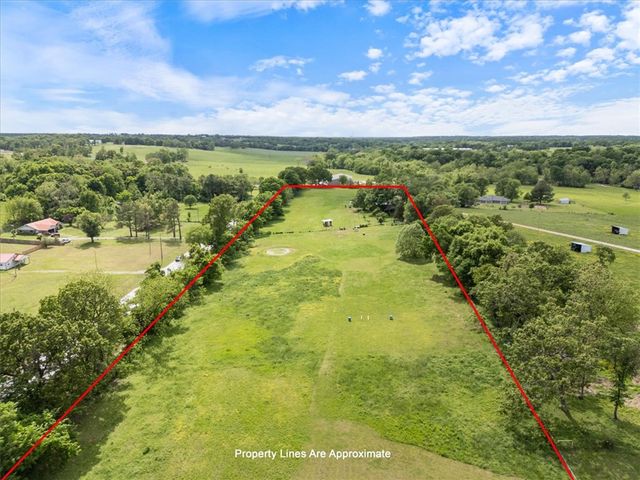 12010 S Pleasant Valley Road, Gentry, AR 72734