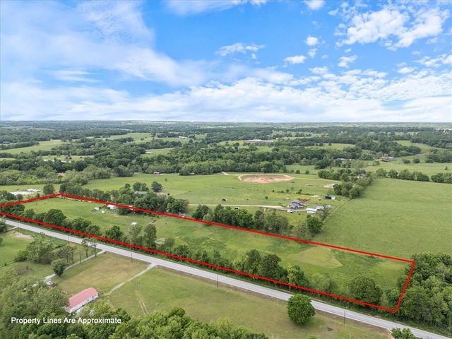 12010 S Pleasant Valley Road, Gentry, AR 72734