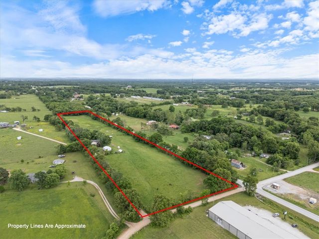 12010 S Pleasant Valley Road, Gentry, AR 72734