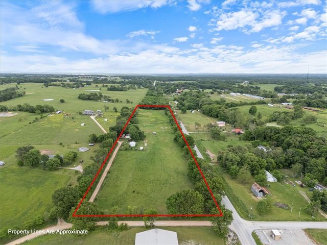 12010 S Pleasant Valley Road, Gentry, AR 72734
