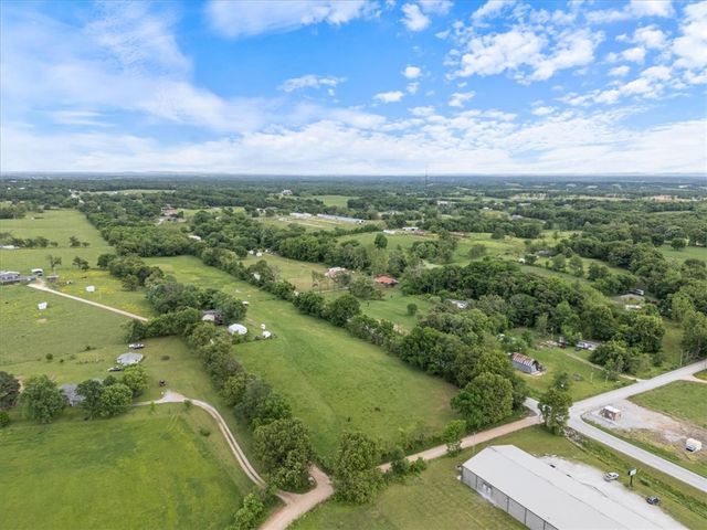 12010 S Pleasant Valley Road, Gentry, AR 72734